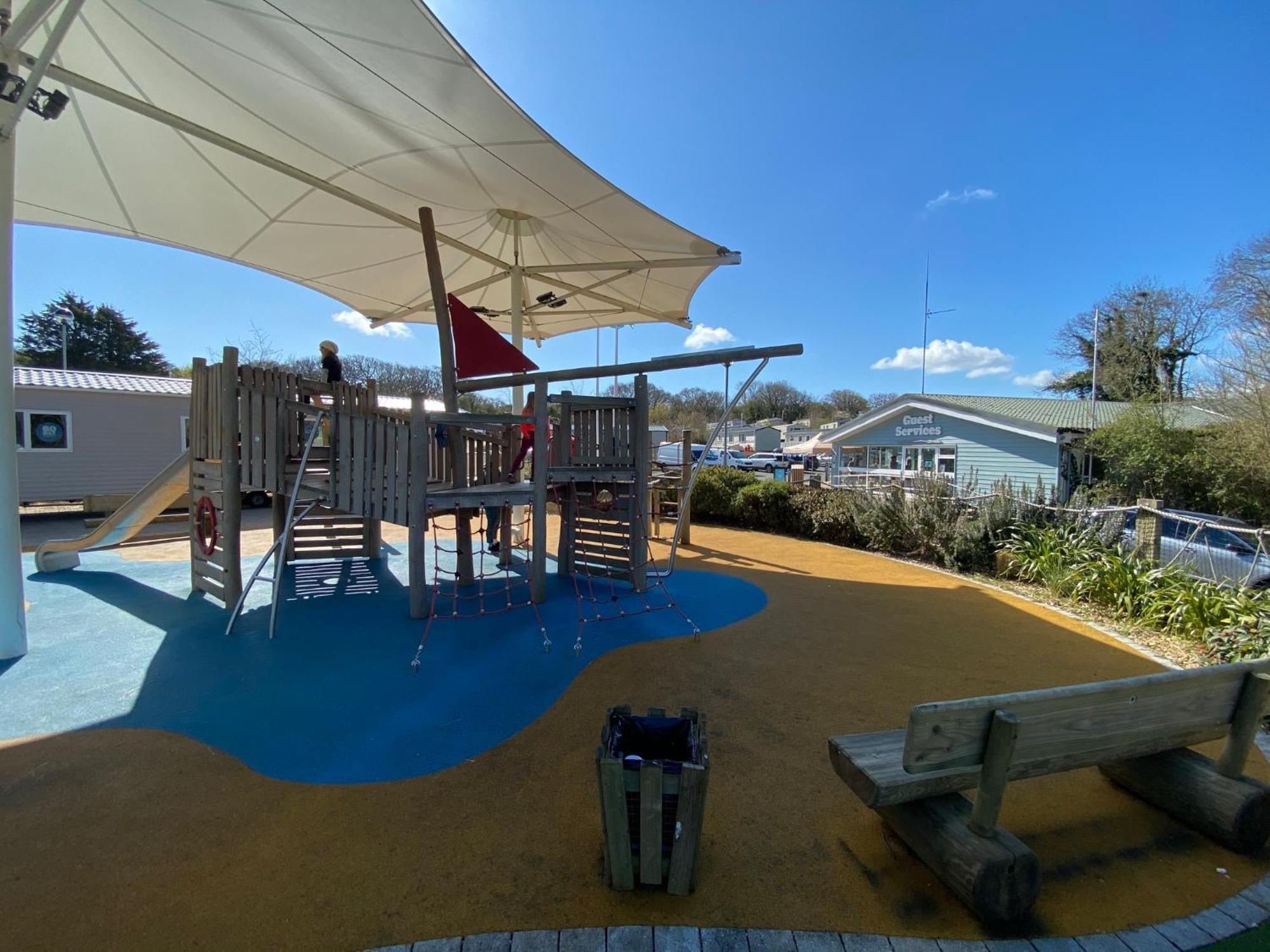 Whitecliff Bay Holiday Park - Most Popular Location Near Pools, Clubs And Beach ベンブリッジ エクステリア 写真